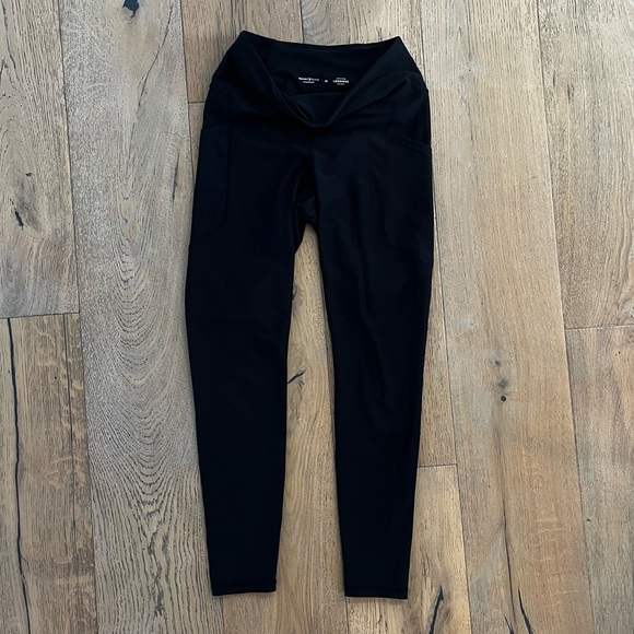 Old Navy Powersoft Black Leggings Pocket High Rise Women Medium Compression - Picture 7 of 7